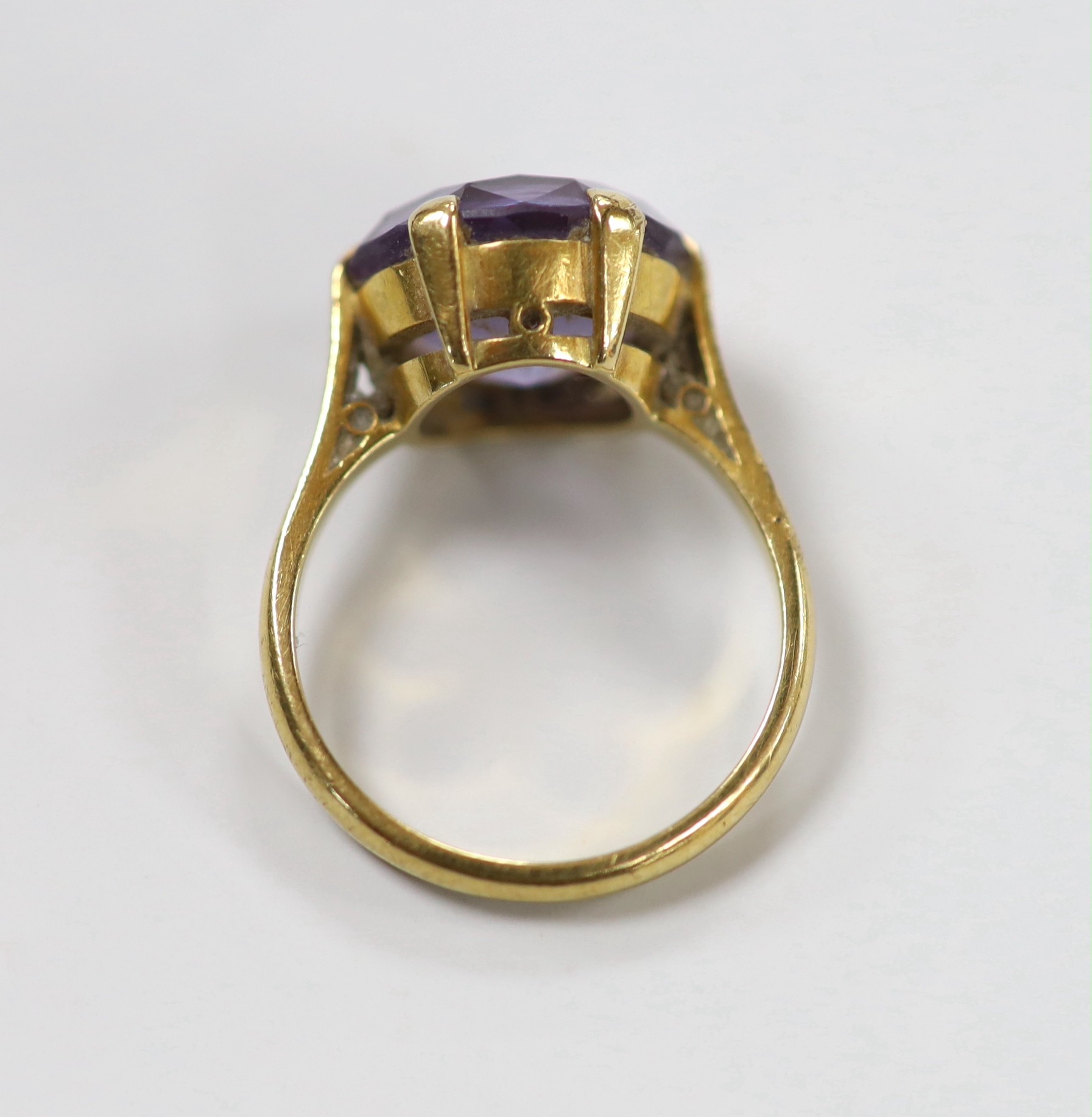 An 18ct and synthetic colour change corundum set dress ring, size O, gross weight 6.5 grams.